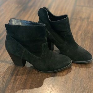 Nine West black bootie